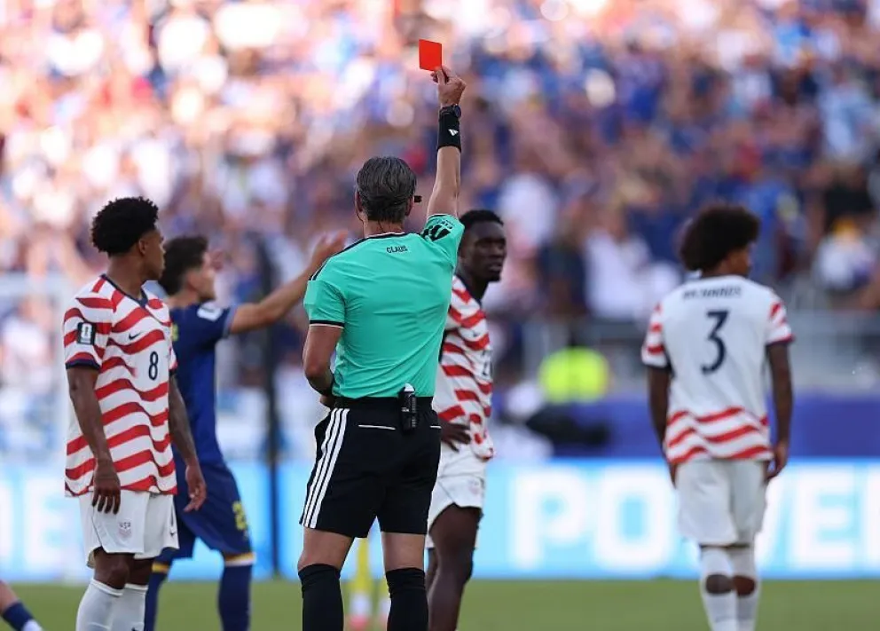 La expulsión que sufrió el atacante norteamericano en la anterior fase. Foto: SI