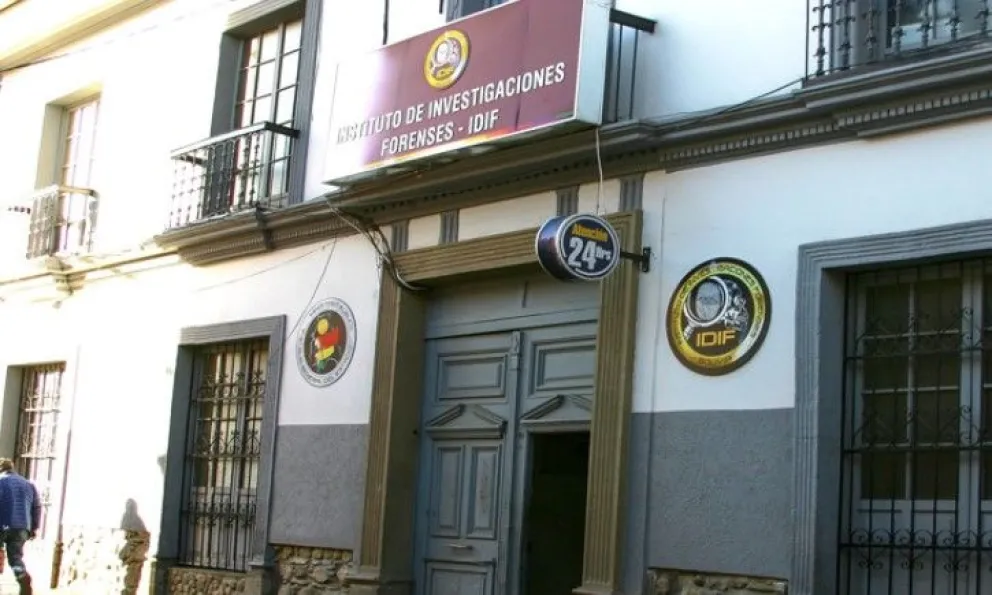 El Ministerio Público imputó a una mujer de 54 años por intentar sobornar a una médico del IDIF en La Paz para ampliar días de incapacidad. Foto: Erbol