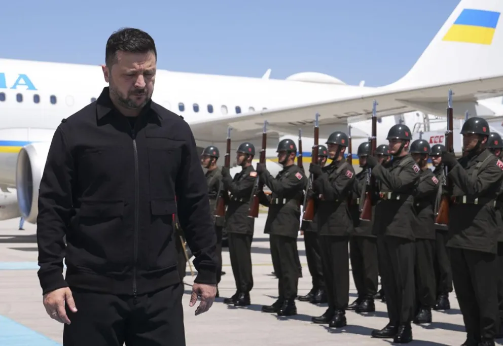 El presidente ucraniano, Volodímir Zelenski, llega al aeropuerto de Esenboğa antes de la cumbre de la OTAN de 2026 en Ankara, Turquía, el 7 de julio de 2026.  Foto: EFE