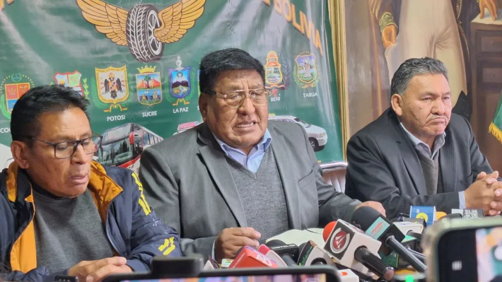 El dirigente Lucio Gómez (c) amenaza con medidas de presión. Foto: Visión 360