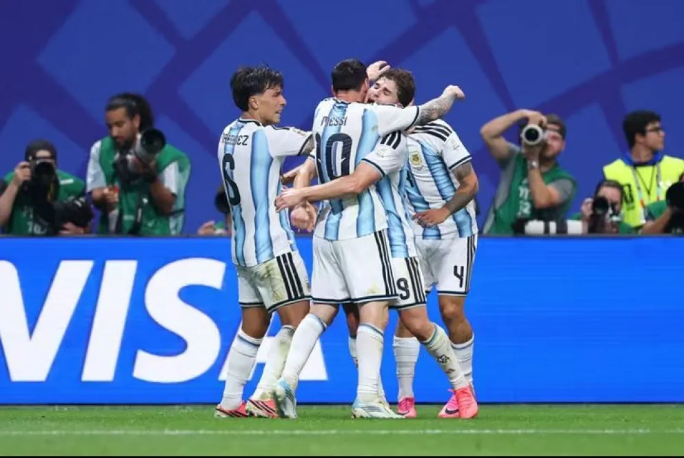 Los argentinos festejan el triunfo sobre Egipto. Foto: BR.