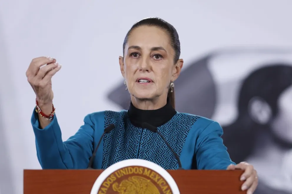 La presidenta de México, Claudia Sheinbaum, habla en una rueda de prensa este martes en el Palacio Nacional de Ciudad de México. Foto: EFE
