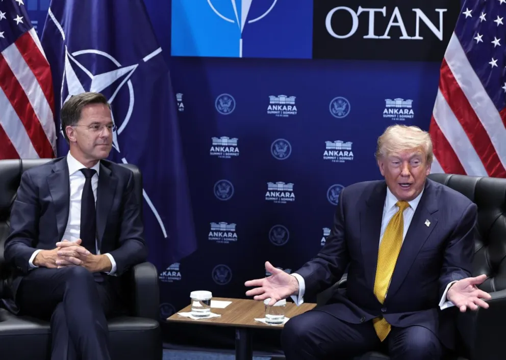 El secretario general de la OTAN, Mark Rutte (i), y el presidente de Estados Unidos, Donald Trump, se reúnen al margen de la cumbre de la OTAN en Ankara, Turquía, el 8 de julio de 2026. Foto: EFE
