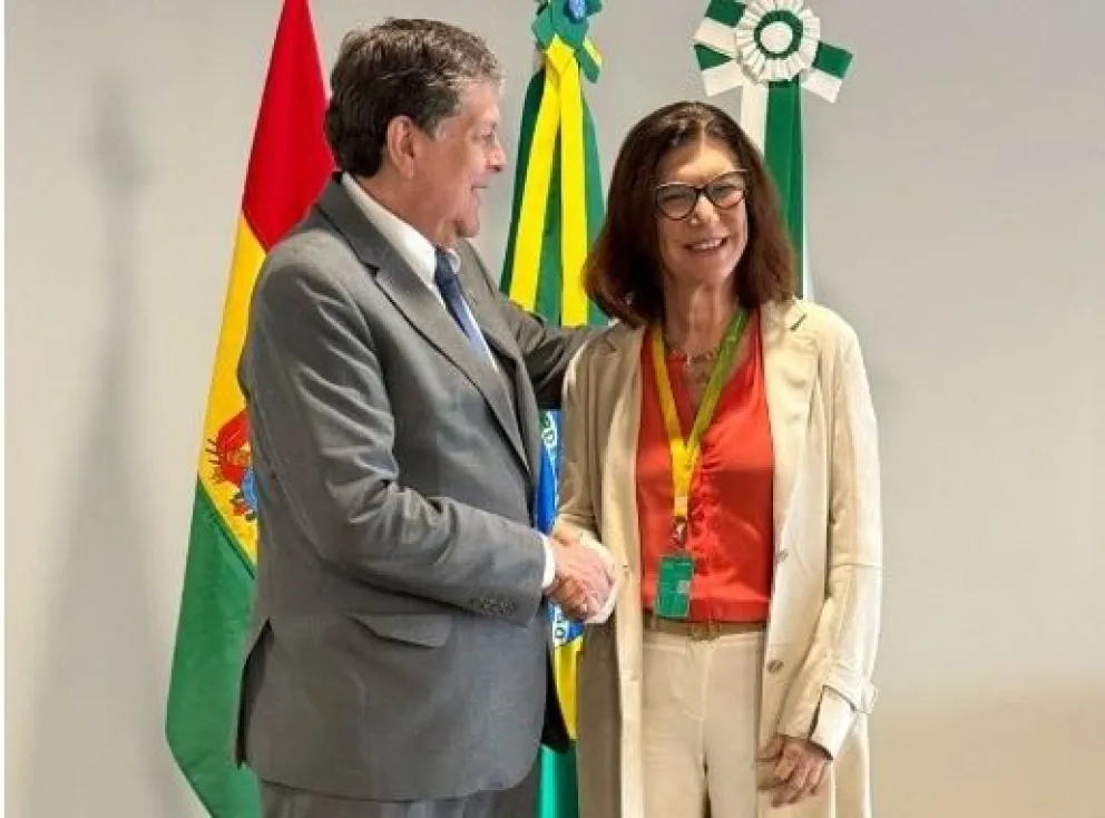 El ministro de Hidrocarburos y Energías, Marcelo Blanco, y la ingeniera química brasileña Magda Chambriard, presidenta ejecutiva de Petrobras. Foto: Ministerio de Hidrocarburos