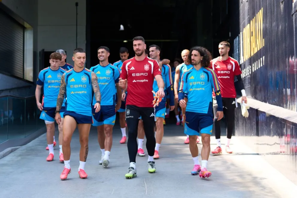 Los españoles previo a su entrenamiento. Foto: Selección de España.