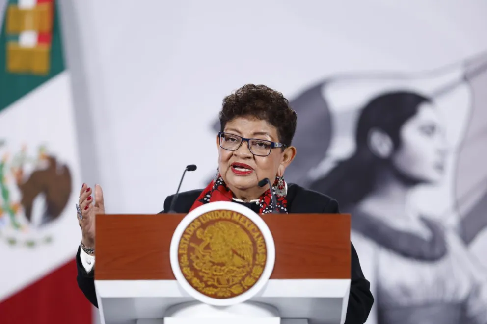 La fiscal general de la República, Ernestina Godoy, habla en una rueda de prensa. Foto: EFE