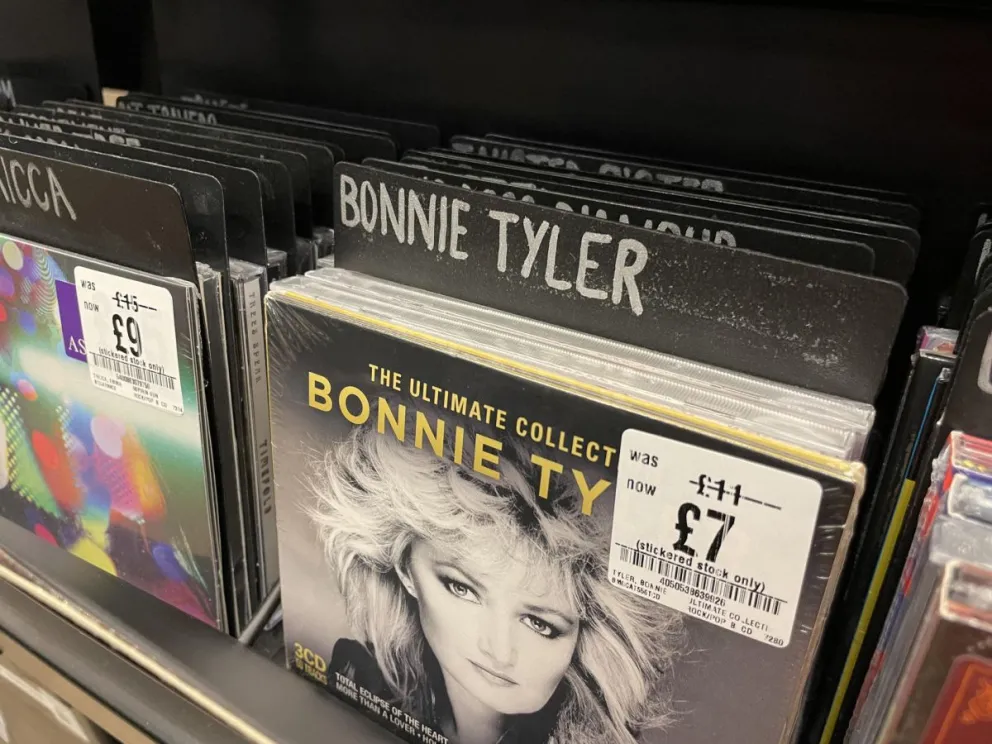 Vista de la venta de los discos de Bonnie Tyler en una tienda este jueves de Londres. Foto: EFE
