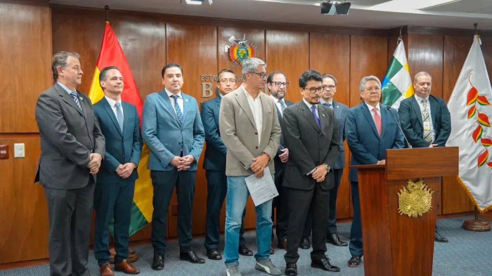  el canciller Fernando Aramayo, el ministro de Economía y Finanzas Públicas, Gabriel Espinoza, y el presidente de la Confederación de Empresarios Privados de Bolivia (CEPB), Giovanni Ortuño. Foto: Ministerio de Economía