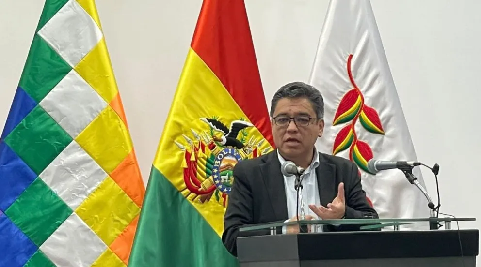 El vocero presidencial, José Luis Gálvez, en conferencia de prensa. Foto: APG