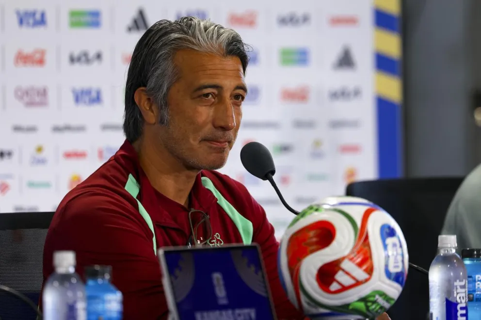 El seleccionador de Suiza, Murat Yakin, durante la rueda de prensa en Kansas City. Foto. EFE
