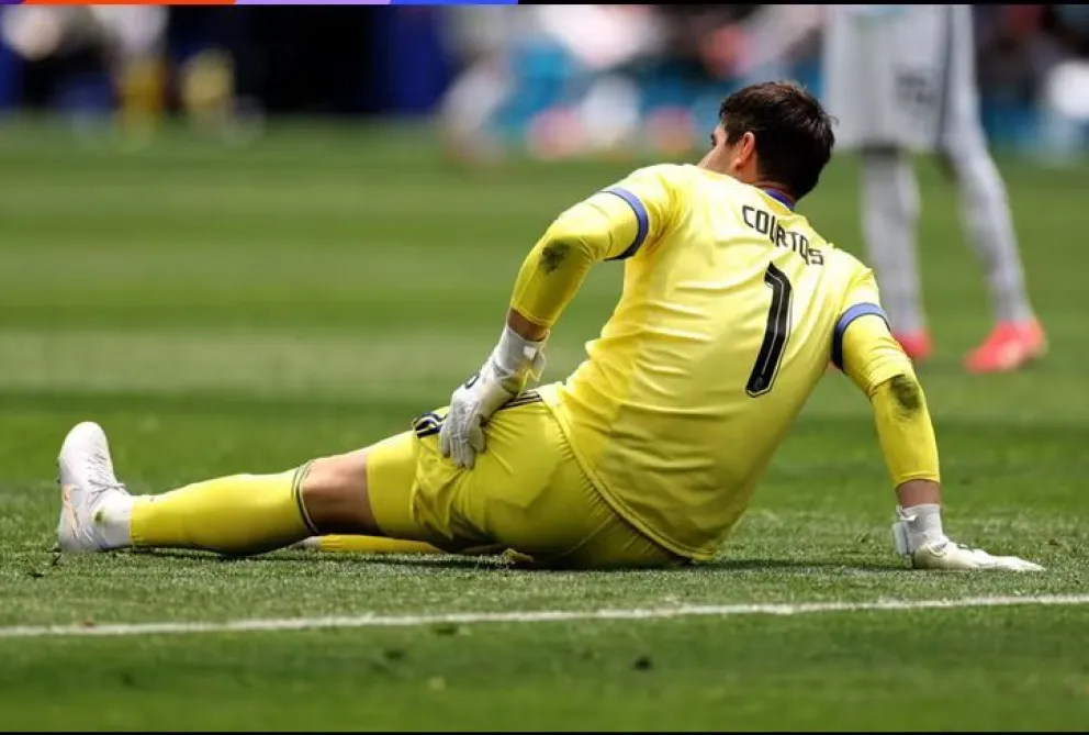 Courtois, el momento que sufrió una lesión en el cuadriceps. Foto: FIFA