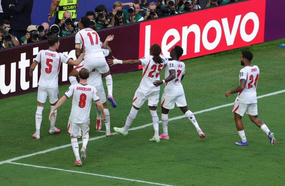Jugadores de la selección de Inglaterra festejan la clasificación a las semifinales. Foto: EFE