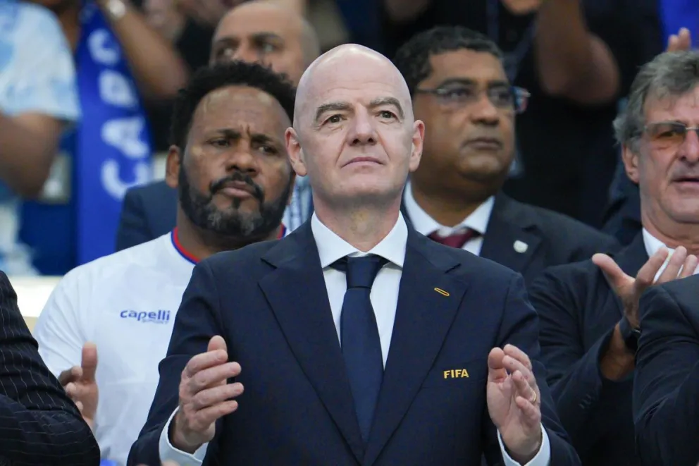 Infantino observa un partido del Mundial norteamericano. Foto: EFE.
