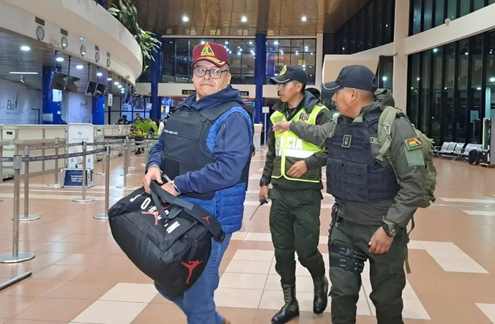 El exgeneral Juan José Zúñiga fue trasladado este lunes a La Paz. Foto: APG 