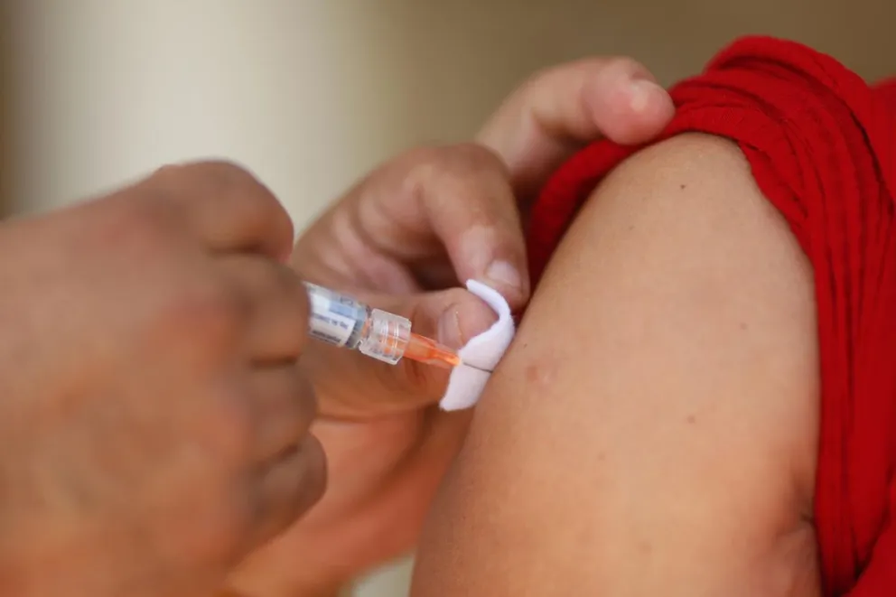 México ha registrado 24.998 casos probables de dengue en 2026, con 2.421 confirmados hasta la semana epidemiológica 22. Fotografía de archivo. EFE