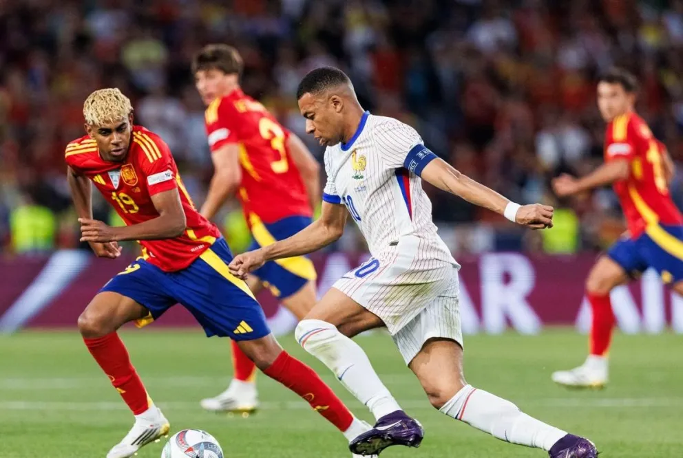 Ambas estrellas ya se enfrentaron con sus respectivas selecciones. Foto: FIFA.
