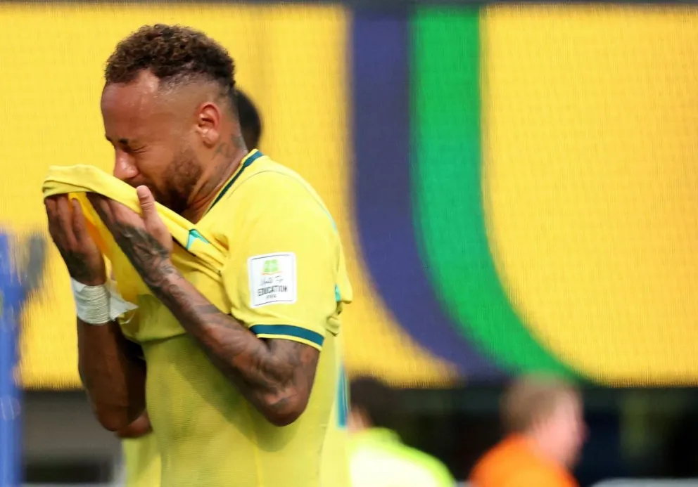 Neymar se retira tras ser eliminado del Mundial. Foto: EFE.