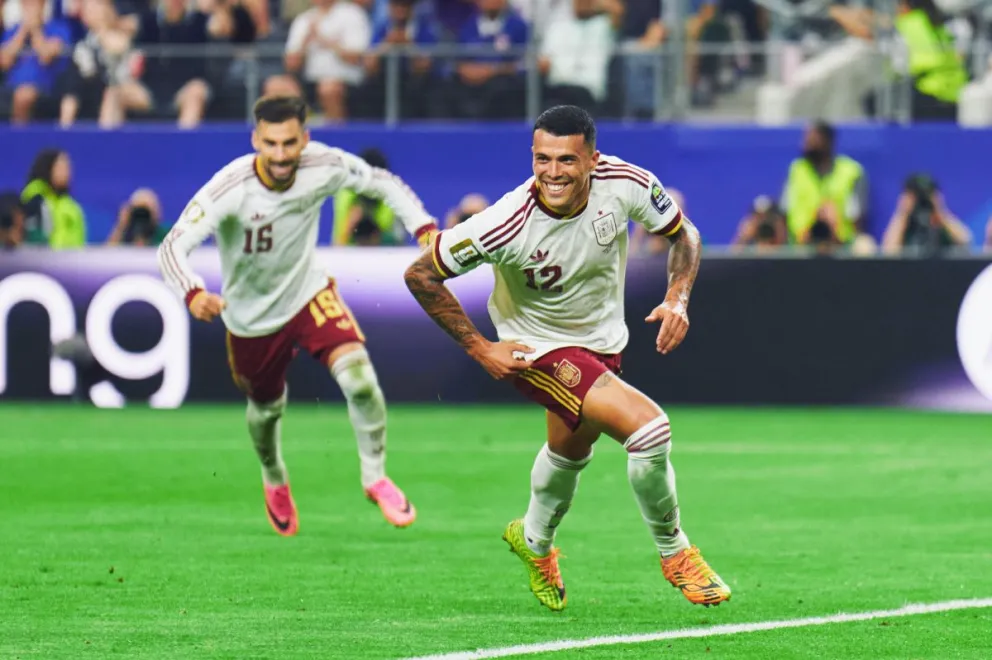 Porro celebra su tanto para los españoles. Foto: Selección de España.
