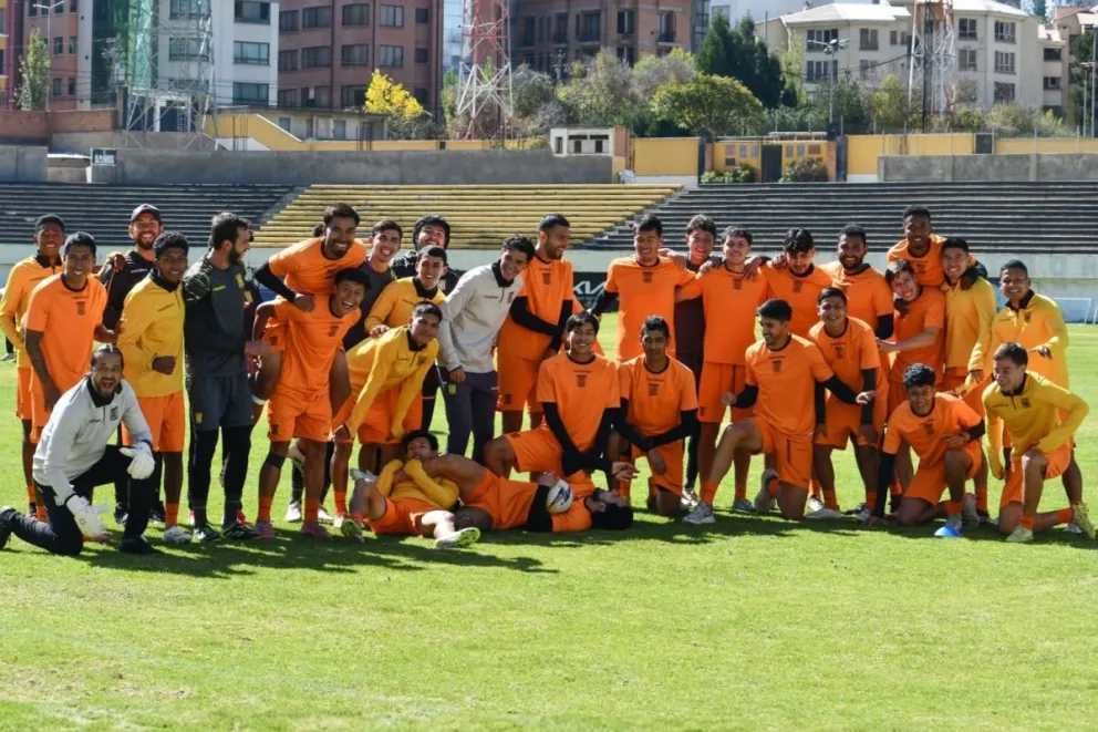 Jugadores del Tigre en un entrenamiento anterior en su estadio de Achumani. Foto: club The Strongest