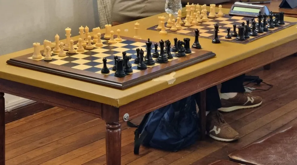 Dos tableros con sus fichas para la práctica de ajedrez . Foto: Club Blitz.