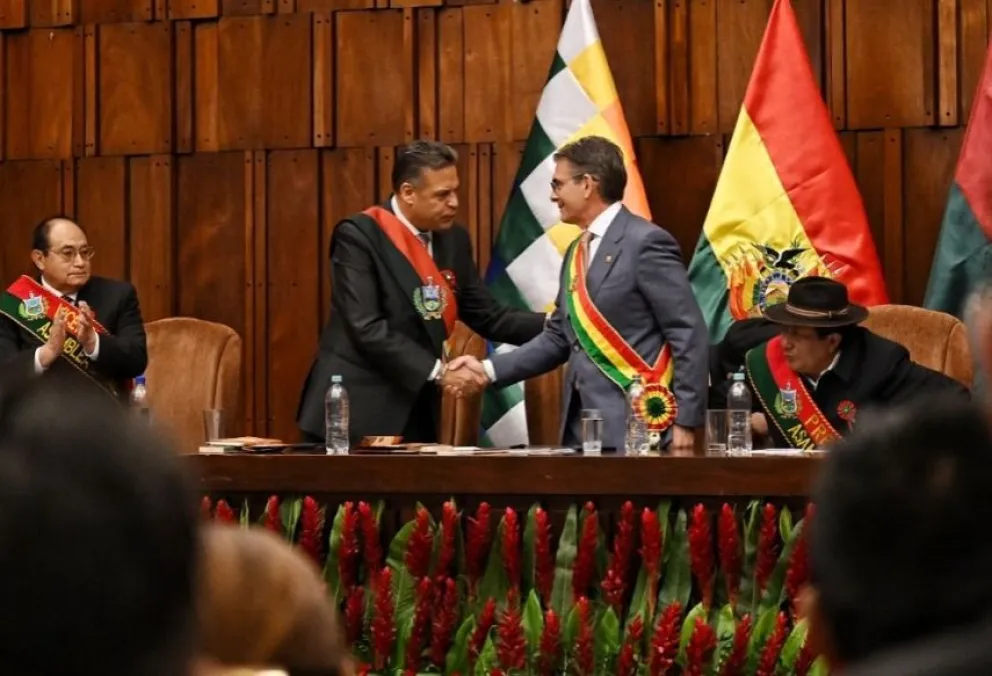 El gobernador Luis Revilla y el presidente Rodrigo Paz en el acto por el aniversario de La Paz. Foto: Presidencia