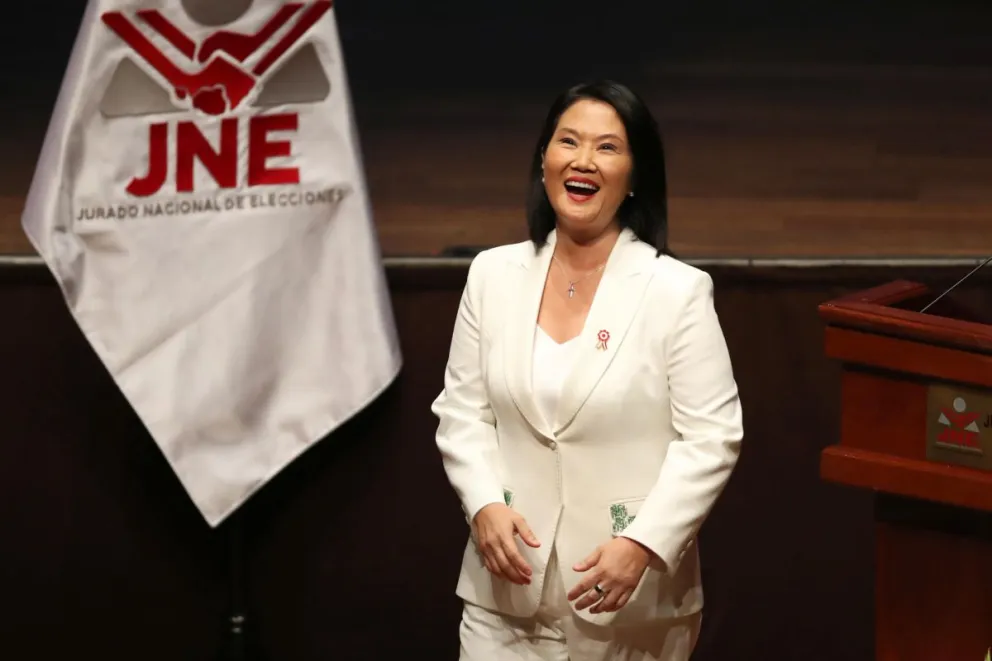 La presidenta electa de Perú, Keiko Fujimori (c), reacciona este miércoles, en Lima (Perú). Foto: EFE