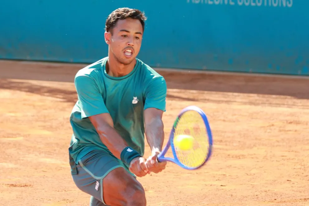 Dellien hace una devolución durante su encuentro en Italia. Foto: Challenger de Cordenons.