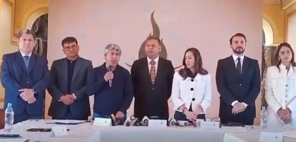 Los gobernadores informan de las conclusiones de la reunión en El Alto. Foto: Captura de imagen