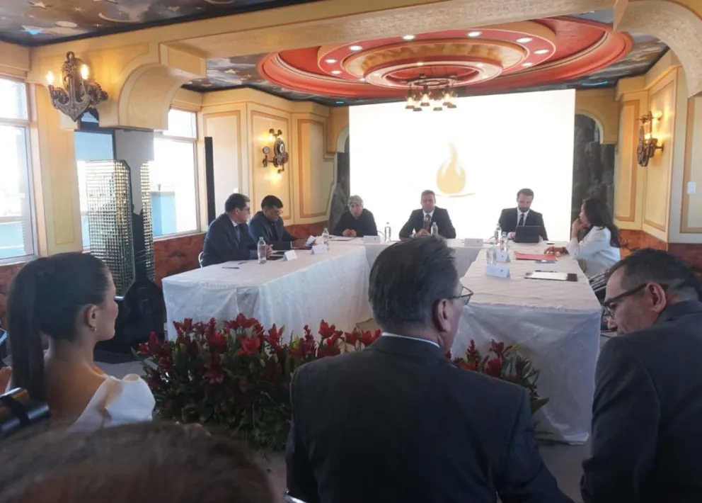 Los gobernadores informan de las conclusiones de la reunión en El Alto. Foto: Captura de imagen