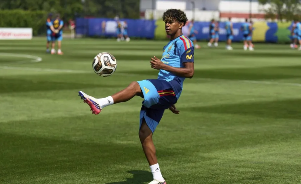 Lamine Yamal en la práctica de la selección española. Foto: EFE
