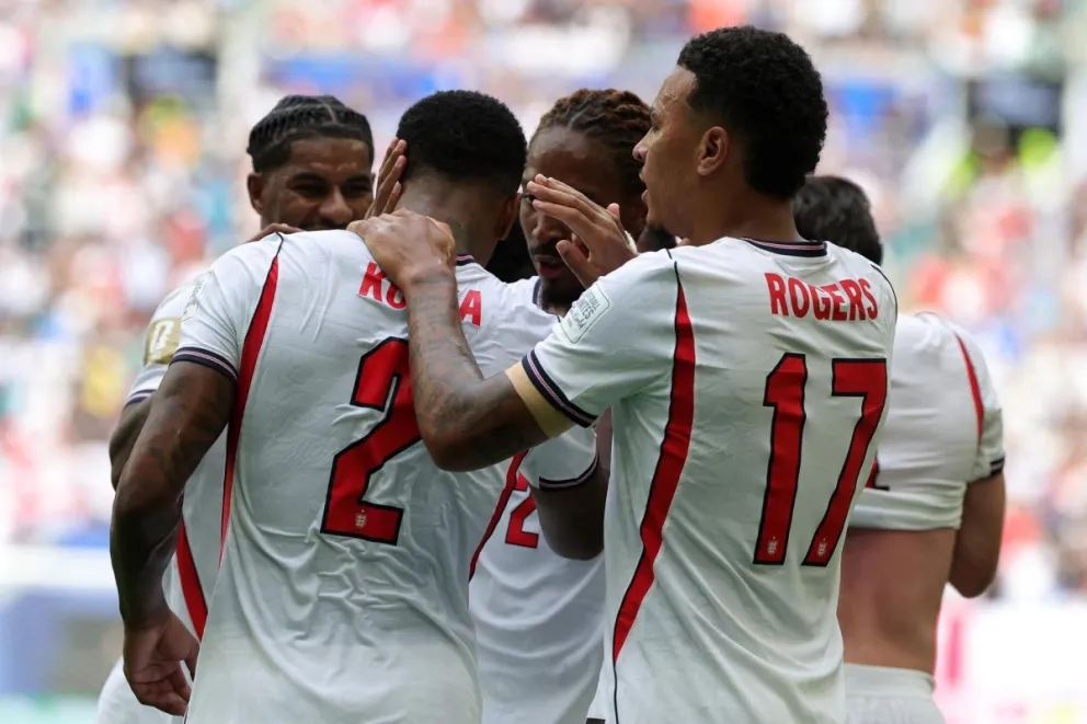 Los ingleses celebran por su triunfo. Foto: EFE.