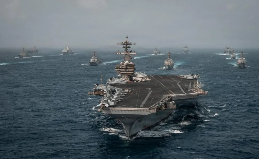 Fotografía difundida por el Comando Central del Ejército de Estados Unidos (Centcom) de buques de guerra de la Armada estadounidense desplegados en Medio Oriente. Foto: EFE