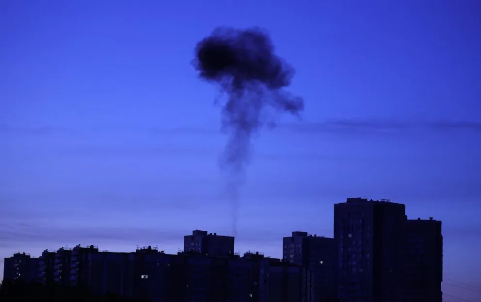 Humo de un ataque ucraniano en Domodedovo, región de Moscú. Foto: EFE
