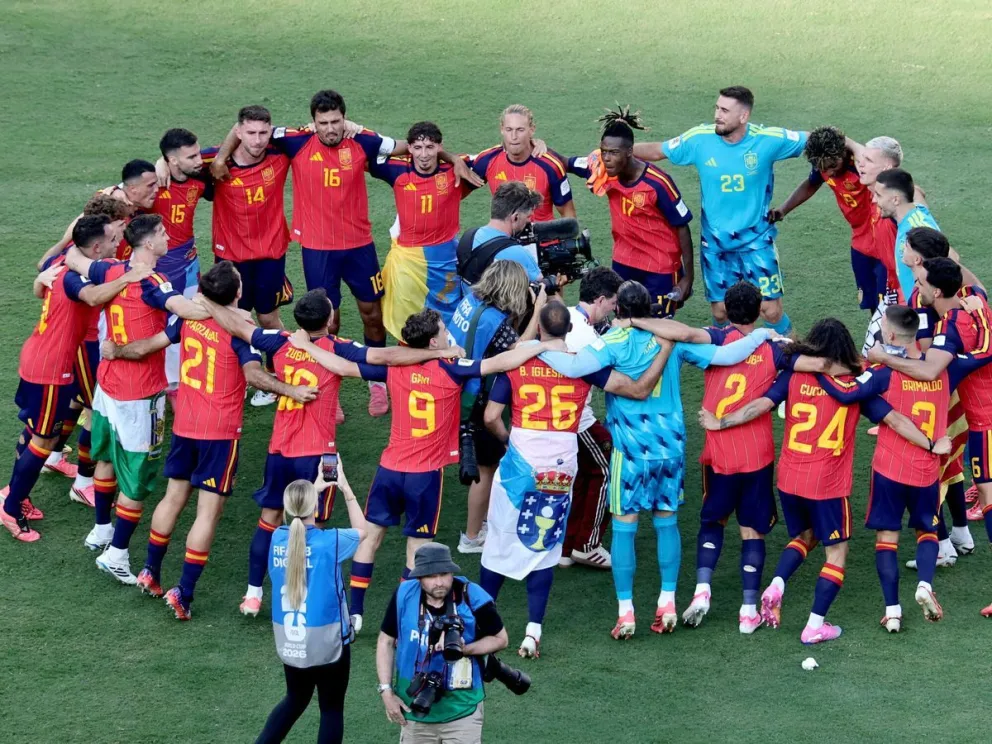 La celebración de las españoles al final del encuentro con Argentina. Foto: TDN