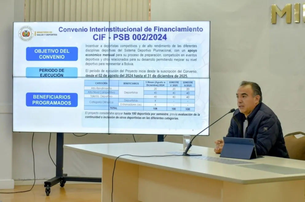 El viceministro Bustamante, durante la conferencia. Foto: Ministerio de Salud y Deportes.