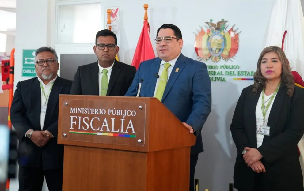 El fiscal general del Estado, Roger Mariaca en conferencia de prensa. Foto: Fiscalía General del Estado