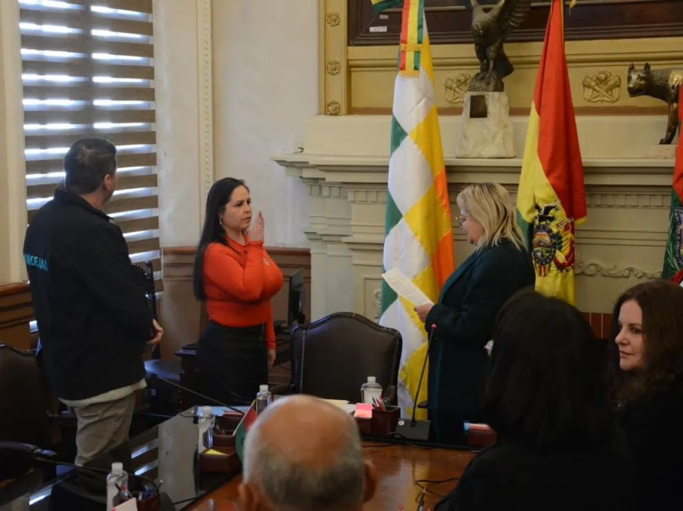 La toma de juramento de la nueva vicepresidenta del Concejo Municipal de La Paz. Foto: Concejo Municipal de La Paz/Facebook