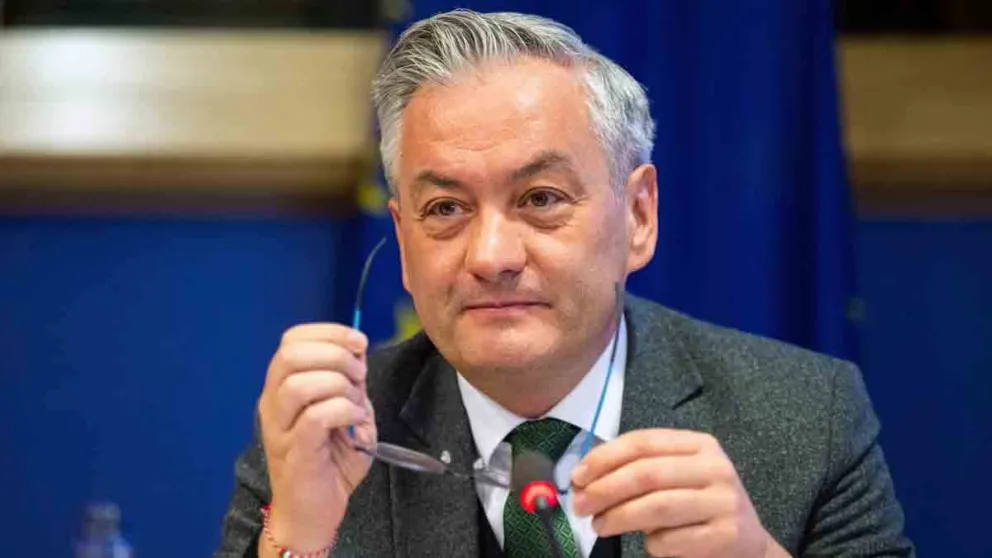 El eurodiputado Robert Biedroń preside la comisión de legisladores. Foto: enfoquenews