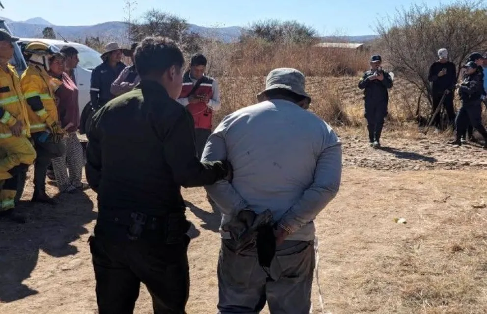 El acusado fue trasladado ante la Policía junto con la motocicleta en la que se movilizaba, para que responda por el hecho. Foto: Erbol