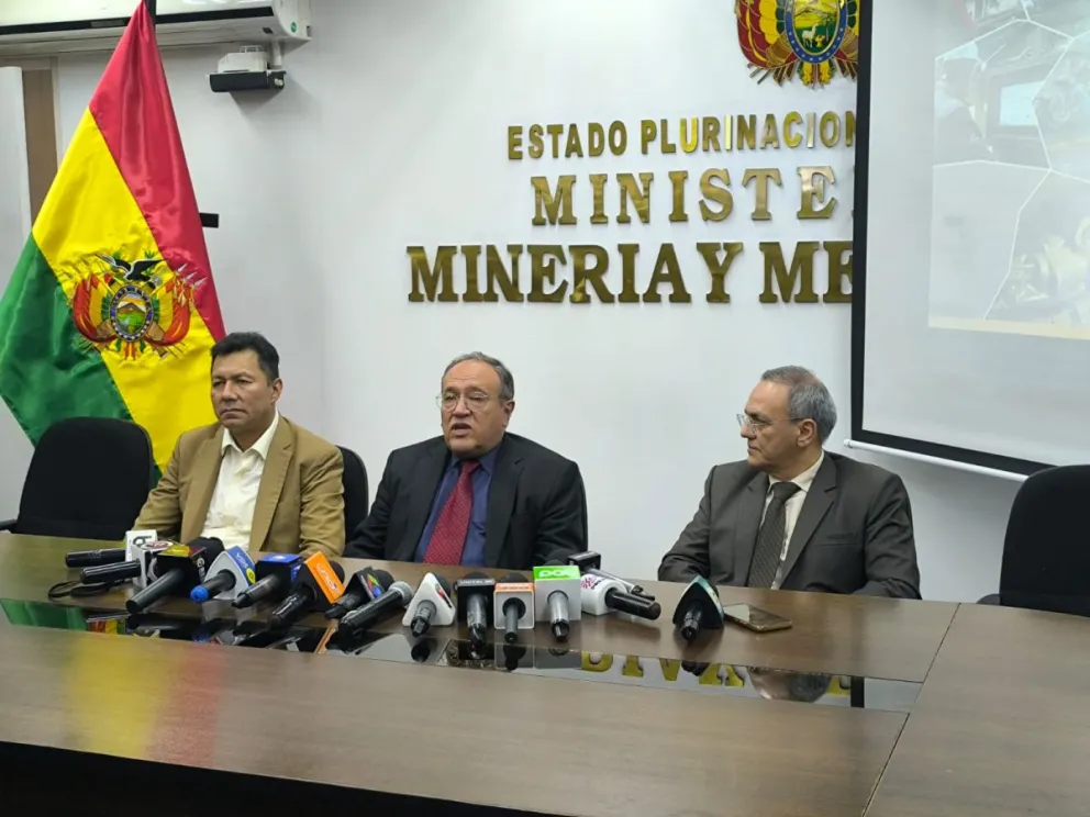 El ministro de Minería, Marco Antonio Calderón, en conferencia de prensa. Foto: Aracely Rondón