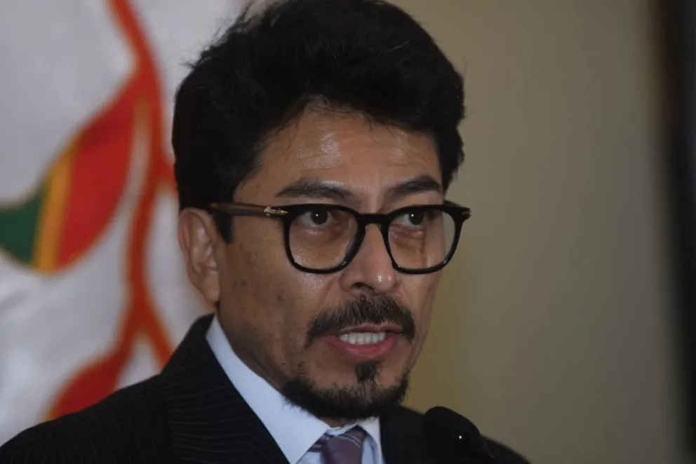 El canciller Fernando Aramayo hoy en conferencia de prensa. Foto: APG