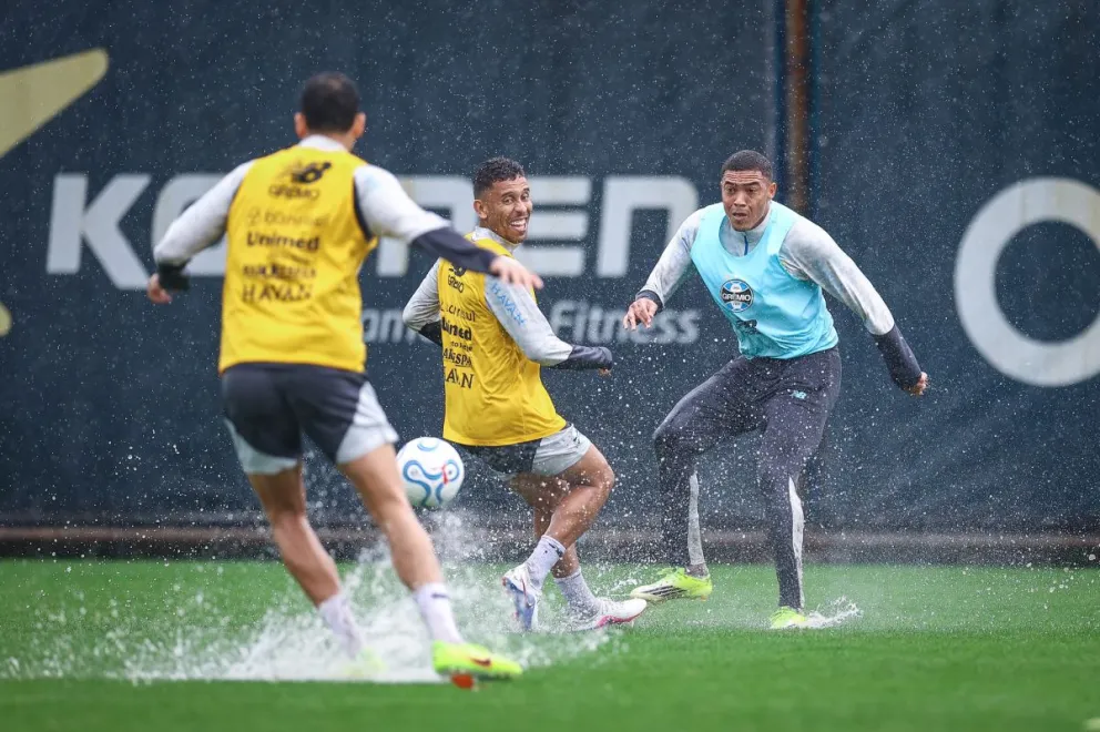 Bajo una intensa lluvia, el cuadro brasileño cerró sus entrenamientos. Foto: CGP