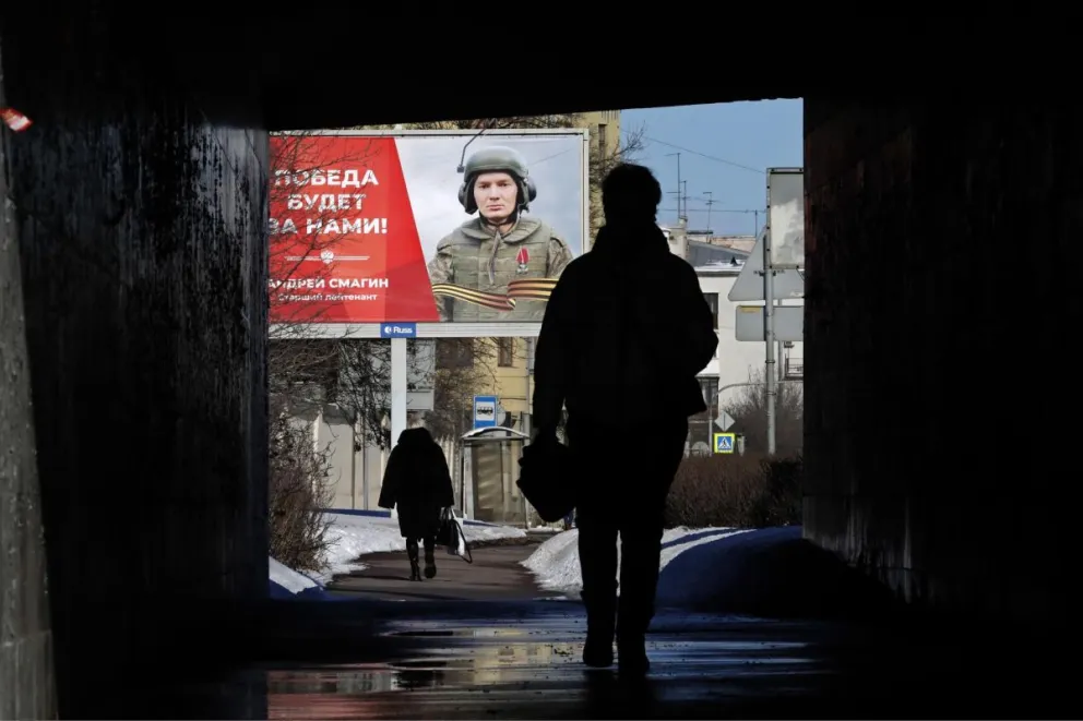 Un soldado con el lema 'La victoria será nuestra' en San Petersburgo, Rusia. Foto: EFE