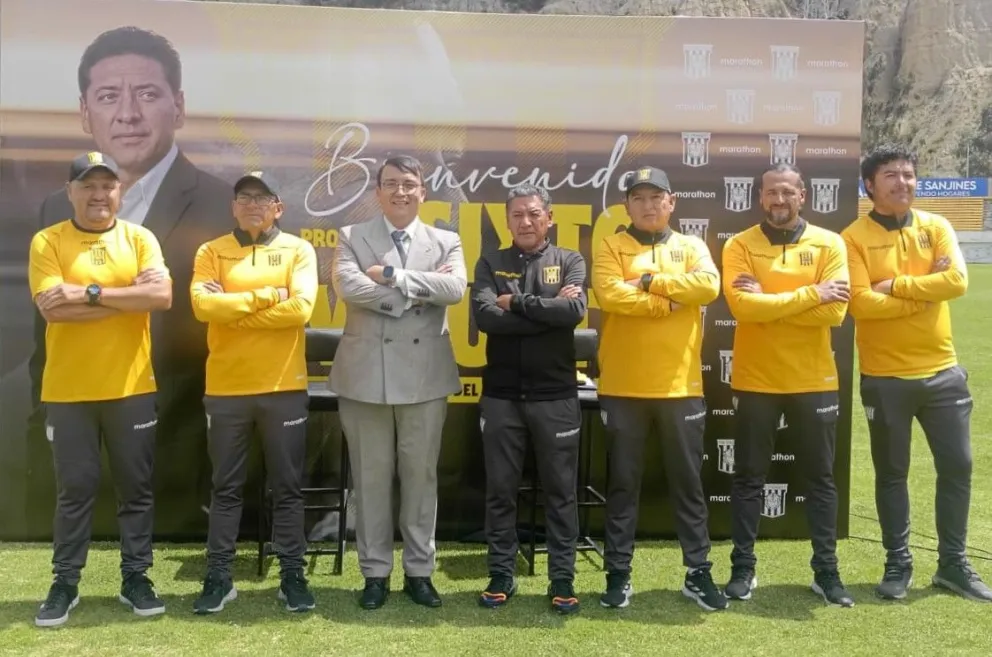 El día de la presentación de Sixto Vizuete en el estadio Rafael Mendoza de Achumani. 