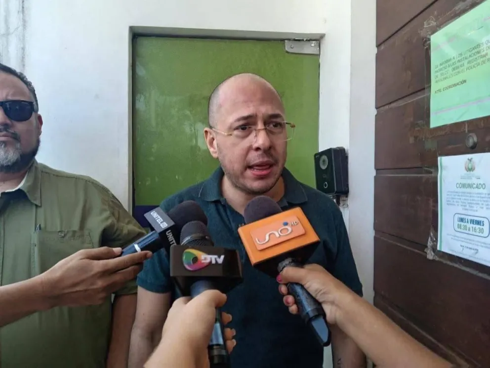 El exjuez Hebert Zeballos, en contacto con la prensa. Foto: DTV 