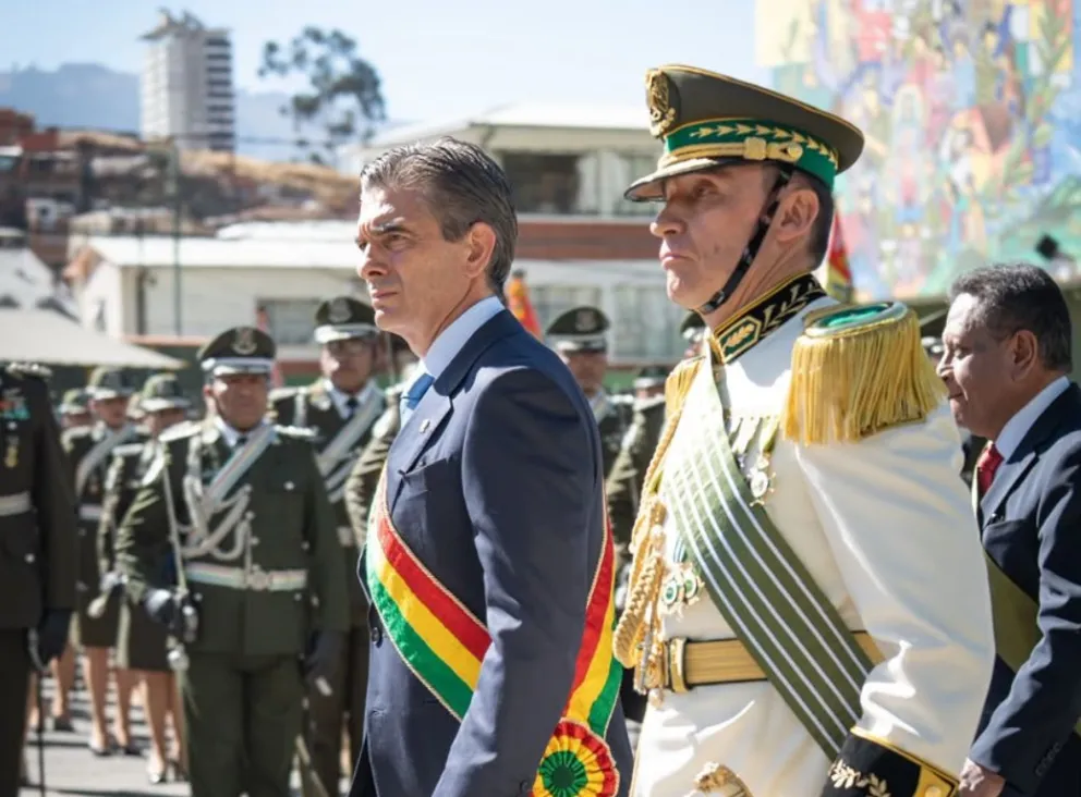 El presidente Rodrigo Paz y el Comandante de la Policía Boliviana, Mirko Sokol. Foto: Oficina del Presidente