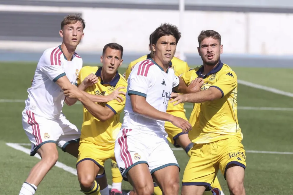 Incidencia del amistoso entre Real Madrid (de blanco) y Alcorcón. Foto: EFE.