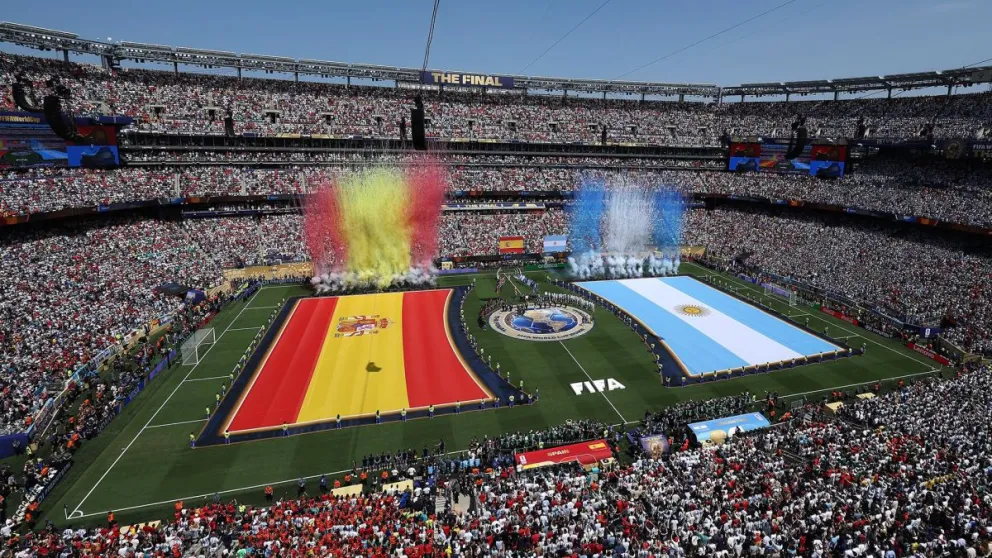 La ceremonia previa a la final entre España y Argentina. Foto: FIFA.