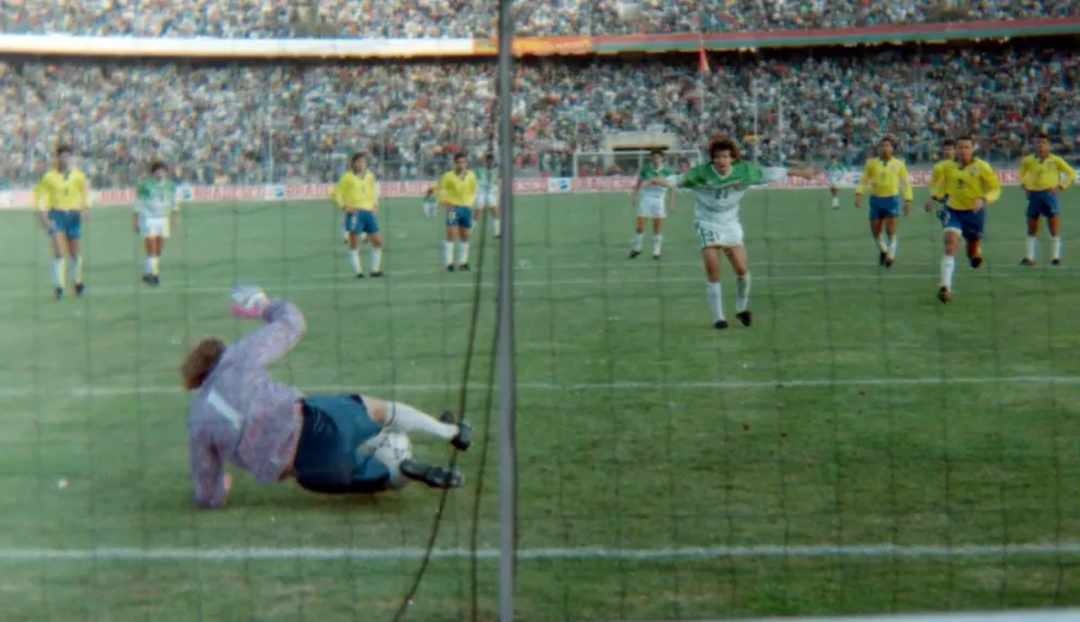  Taffarel contiene el penal a Sánchez, la desilusión se apoderó de los hinchas, luego vendía la euforia. Foto: Andrés Rojas Vargas (+)