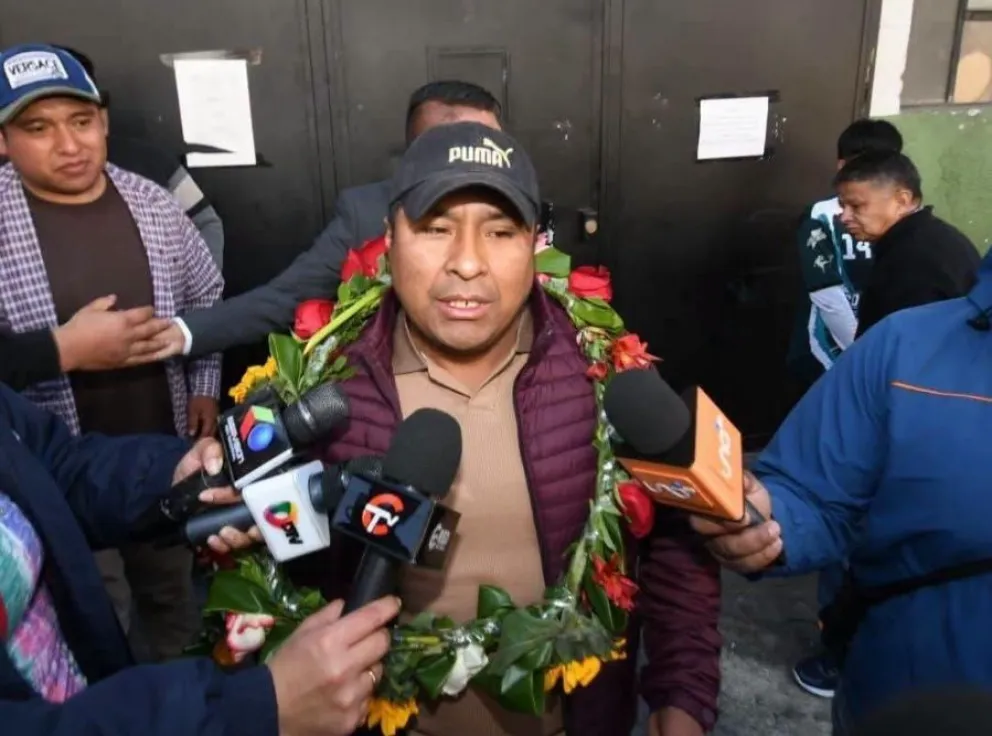 El dirigente campesino David Quispe luego de dejar celdas de la FELCC en La Paz.